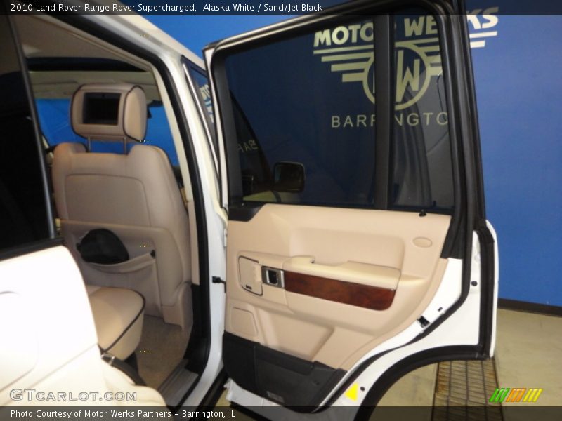 Alaska White / Sand/Jet Black 2010 Land Rover Range Rover Supercharged