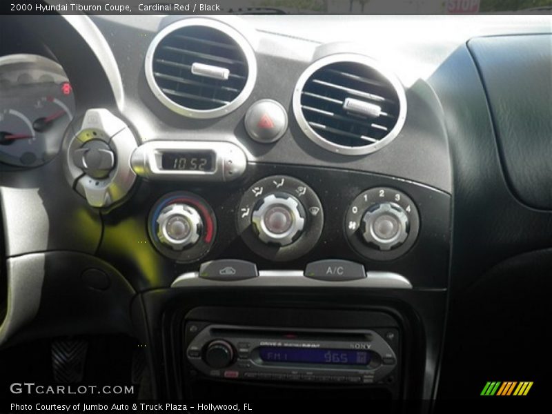 Cardinal Red / Black 2000 Hyundai Tiburon Coupe
