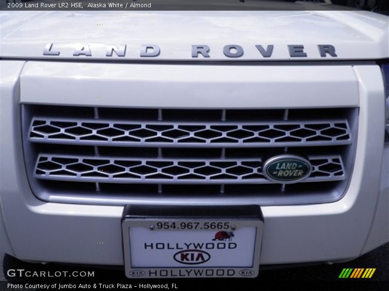 Alaska White / Almond 2009 Land Rover LR2 HSE