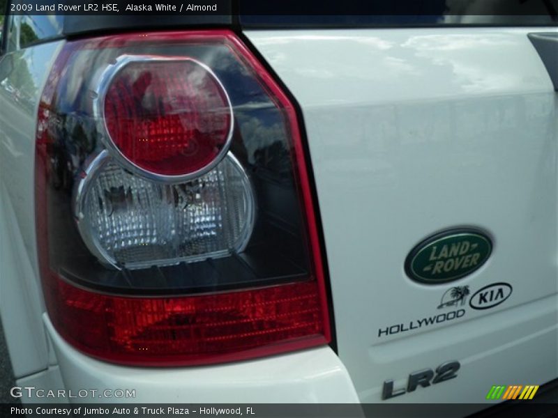 Alaska White / Almond 2009 Land Rover LR2 HSE