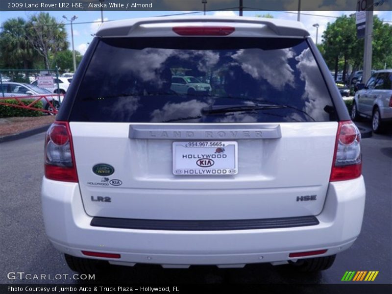 Alaska White / Almond 2009 Land Rover LR2 HSE