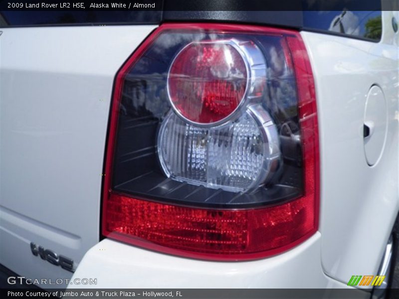 Alaska White / Almond 2009 Land Rover LR2 HSE