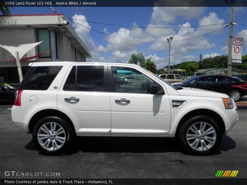 Alaska White / Almond 2009 Land Rover LR2 HSE
