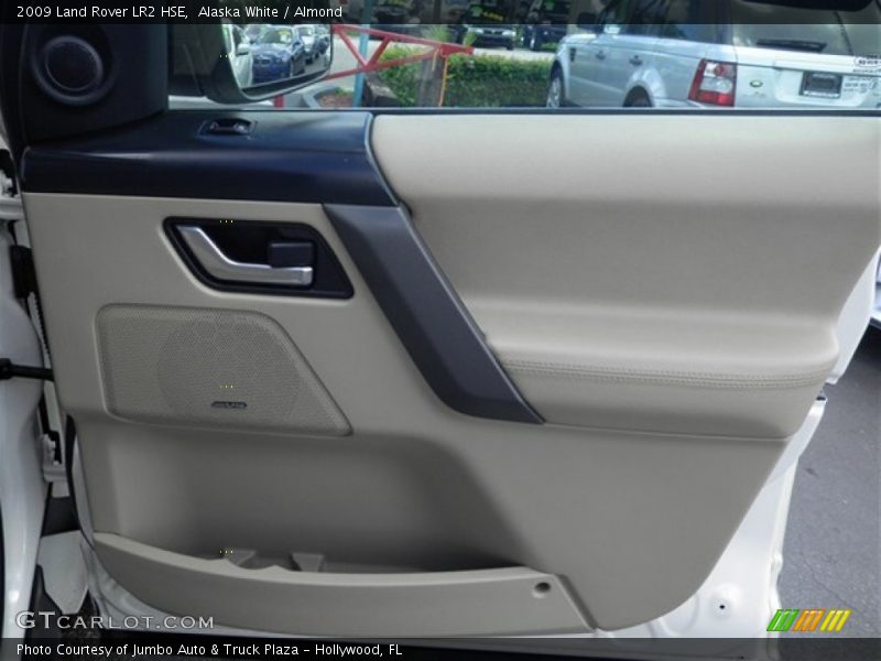 Alaska White / Almond 2009 Land Rover LR2 HSE