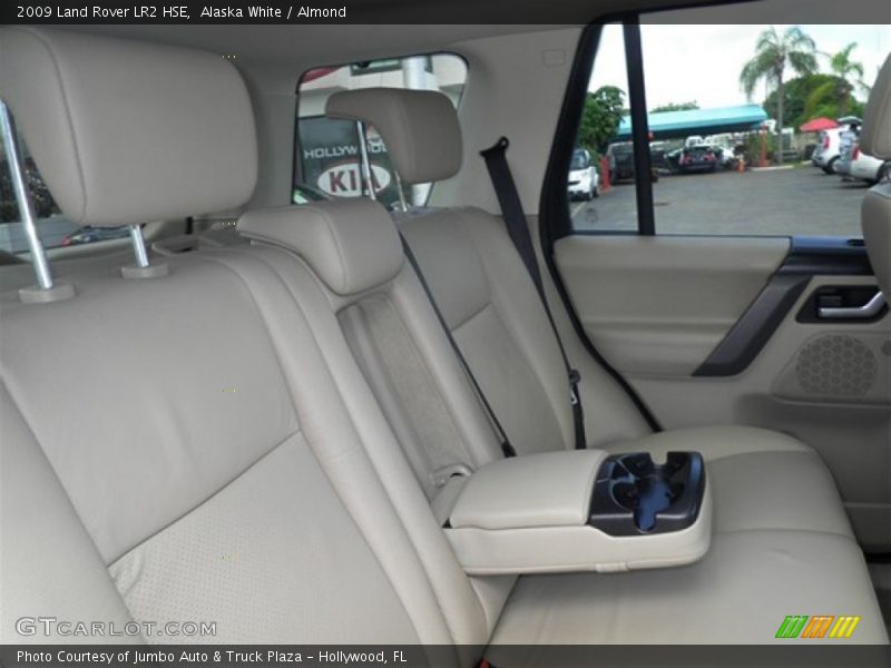 Alaska White / Almond 2009 Land Rover LR2 HSE