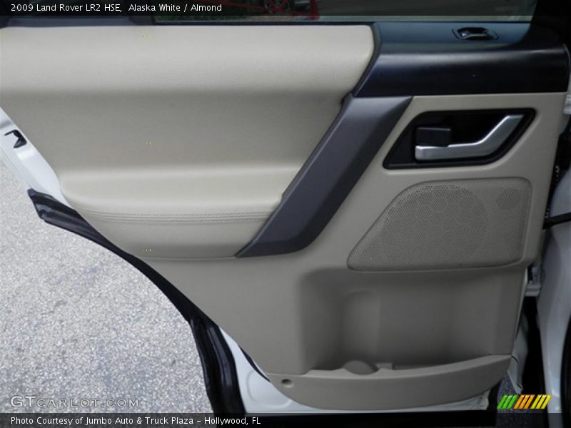 Alaska White / Almond 2009 Land Rover LR2 HSE