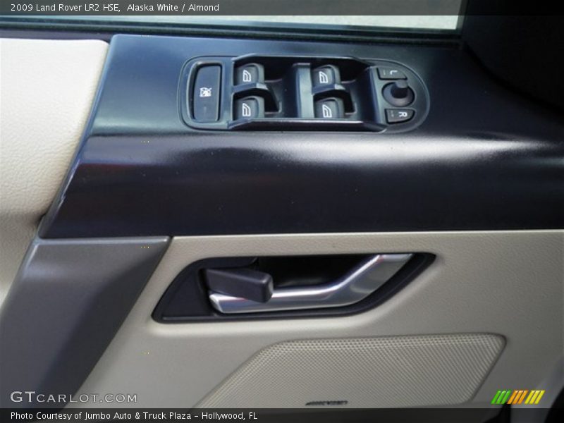 Alaska White / Almond 2009 Land Rover LR2 HSE