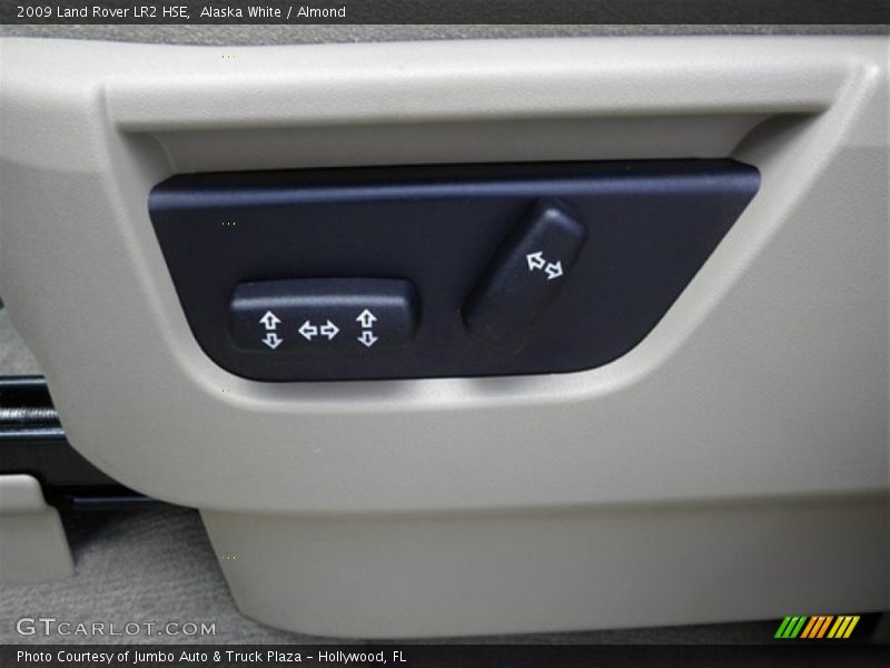Alaska White / Almond 2009 Land Rover LR2 HSE