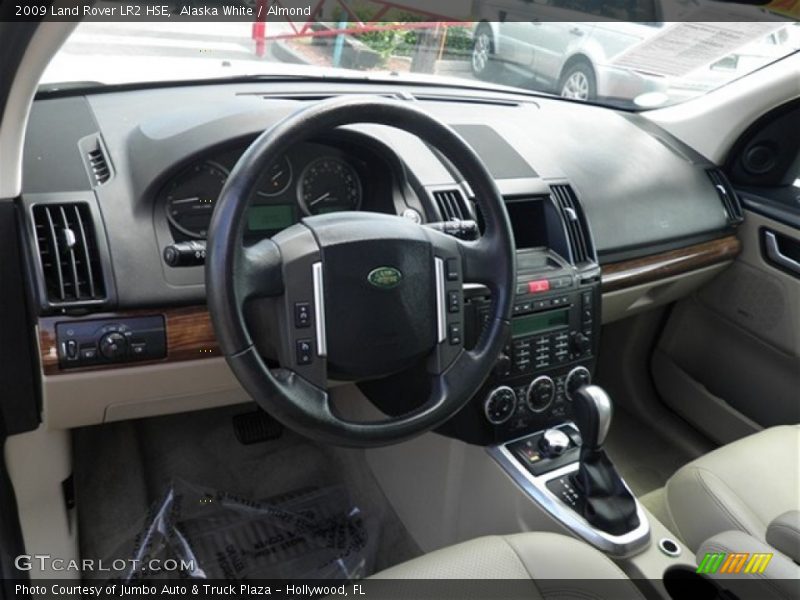Alaska White / Almond 2009 Land Rover LR2 HSE