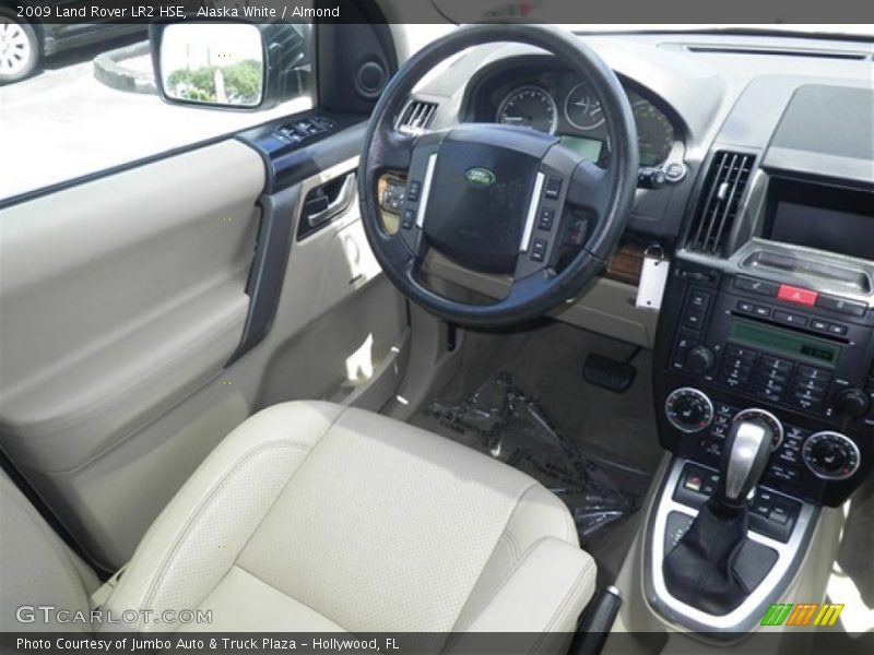 Alaska White / Almond 2009 Land Rover LR2 HSE
