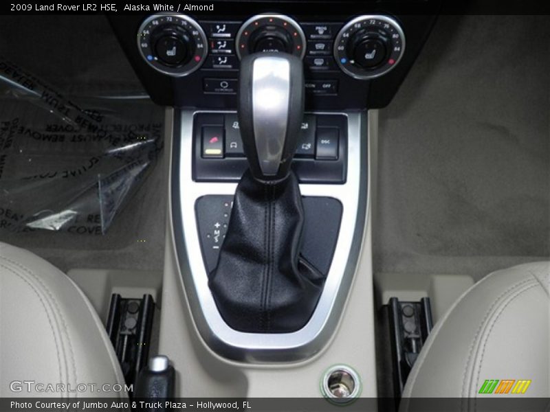 Alaska White / Almond 2009 Land Rover LR2 HSE
