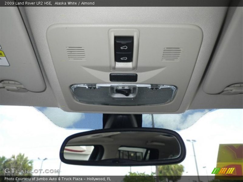 Alaska White / Almond 2009 Land Rover LR2 HSE
