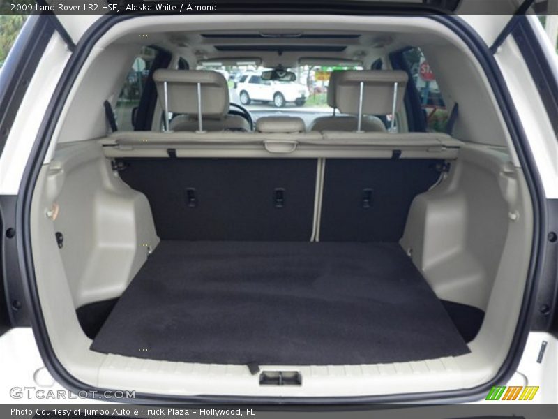 Alaska White / Almond 2009 Land Rover LR2 HSE