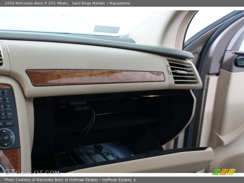 Sand Beige Metallic / Macadamia 2009 Mercedes-Benz R 350 4Matic