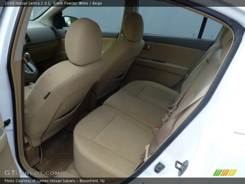 Fresh Powder White / Beige 2009 Nissan Sentra 2.0 S