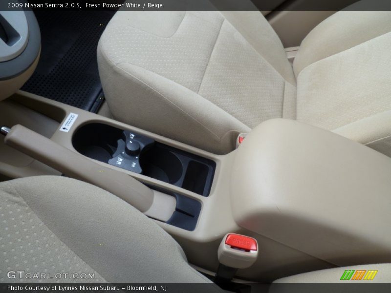 Fresh Powder White / Beige 2009 Nissan Sentra 2.0 S