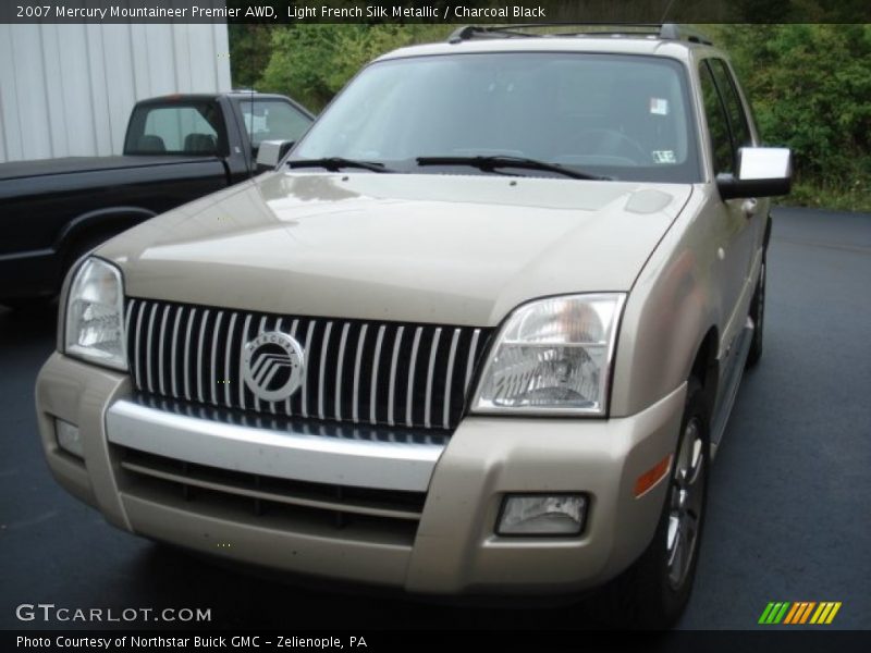 Light French Silk Metallic / Charcoal Black 2007 Mercury Mountaineer Premier AWD