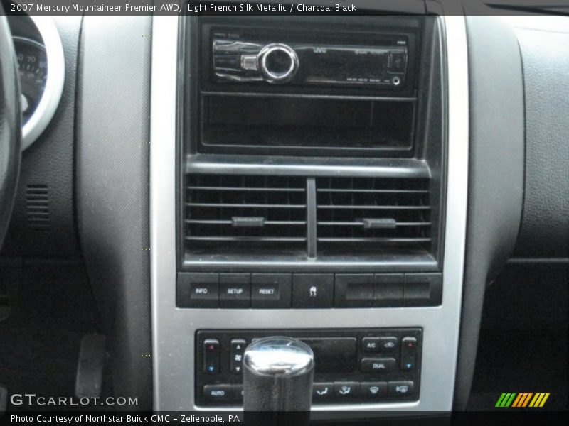 Light French Silk Metallic / Charcoal Black 2007 Mercury Mountaineer Premier AWD