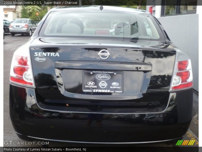 Super Black / Charcoal 2009 Nissan Sentra 2.0 S