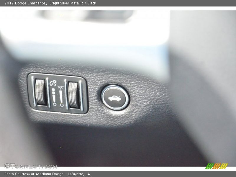 Bright Silver Metallic / Black 2012 Dodge Charger SE