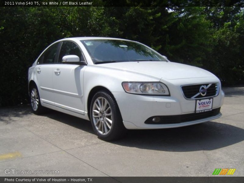 Ice White / Off Black Leather 2011 Volvo S40 T5