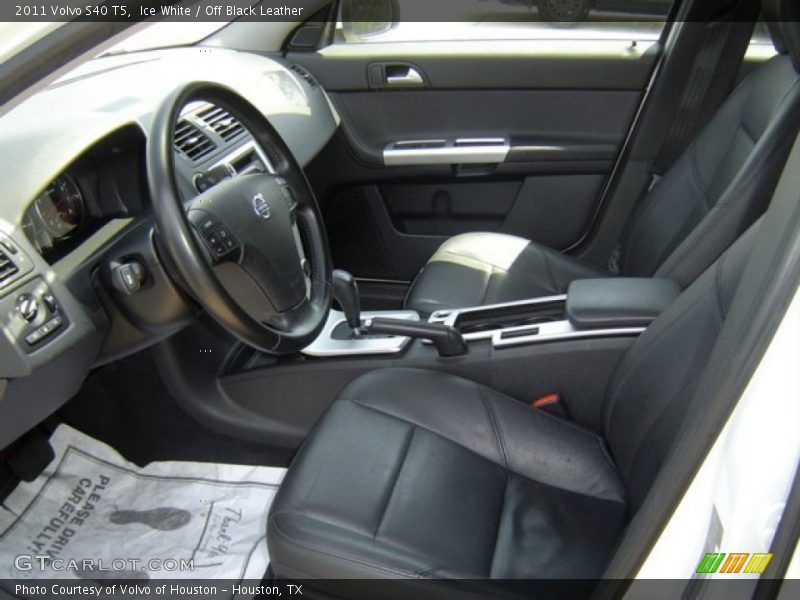 Ice White / Off Black Leather 2011 Volvo S40 T5