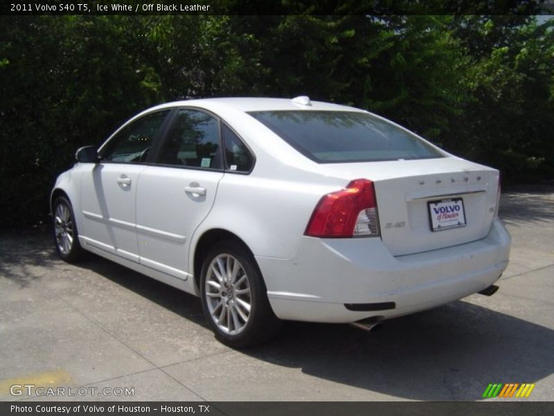 Ice White / Off Black Leather 2011 Volvo S40 T5