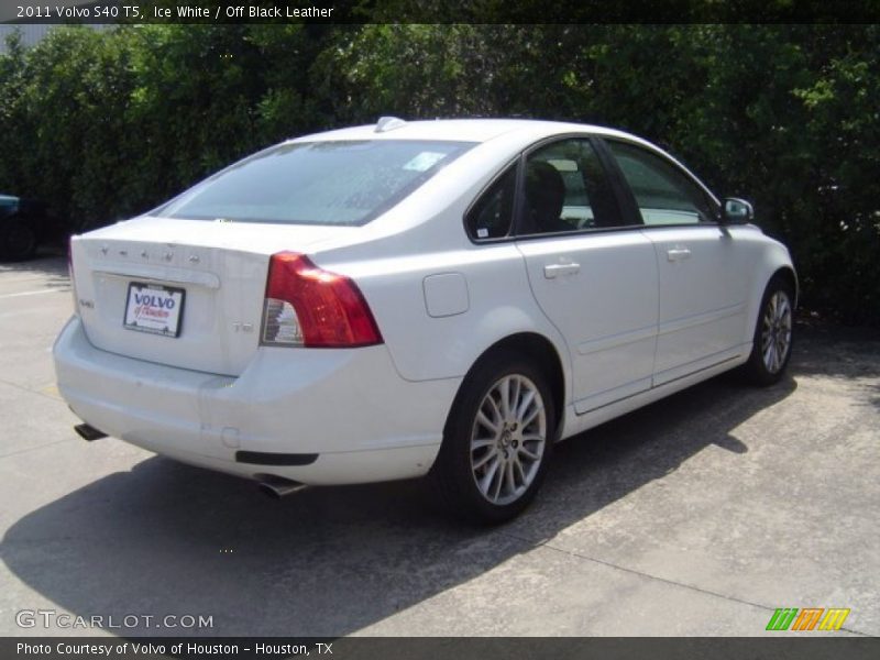 Ice White / Off Black Leather 2011 Volvo S40 T5