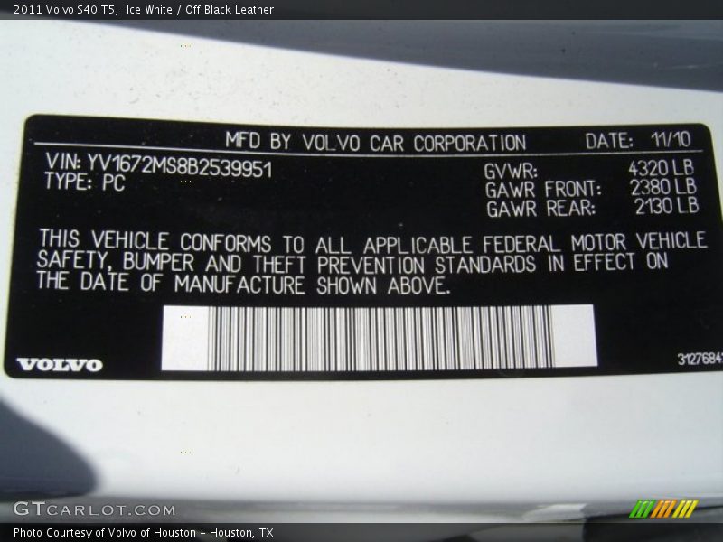 Ice White / Off Black Leather 2011 Volvo S40 T5