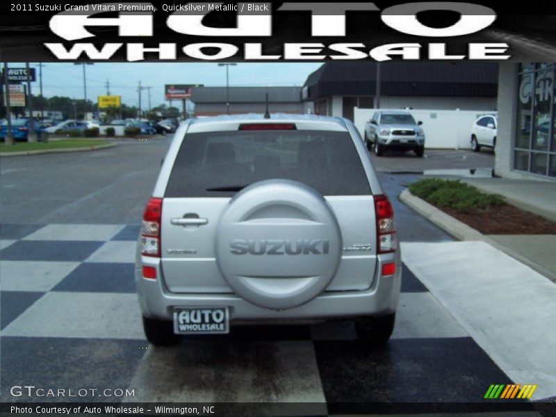 Quicksilver Metallic / Black 2011 Suzuki Grand Vitara Premium