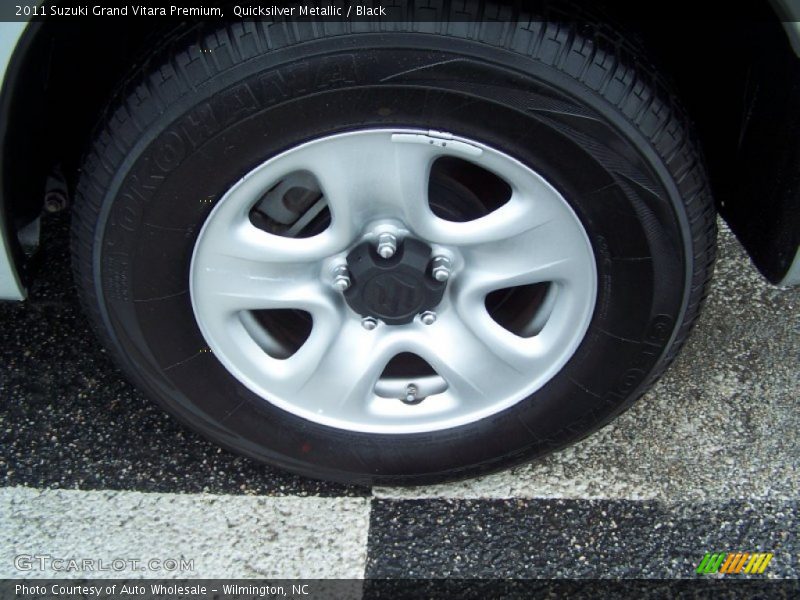 Quicksilver Metallic / Black 2011 Suzuki Grand Vitara Premium