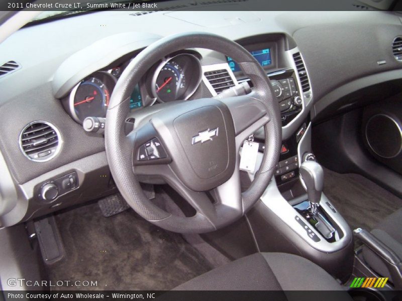 Summit White / Jet Black 2011 Chevrolet Cruze LT