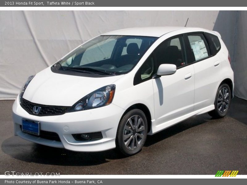 Front 3/4 View of 2013 Fit Sport