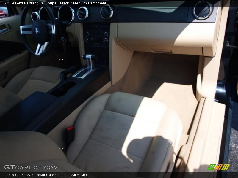 Black / Medium Parchment 2009 Ford Mustang V6 Coupe