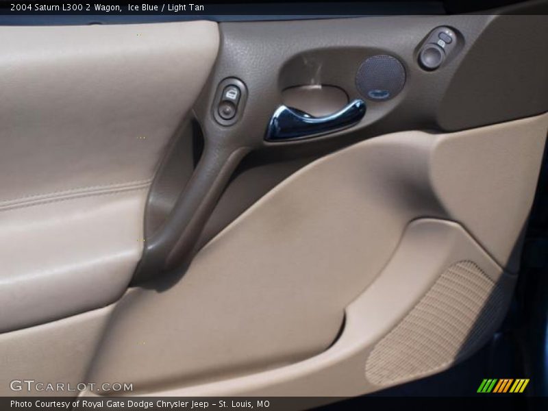 Ice Blue / Light Tan 2004 Saturn L300 2 Wagon