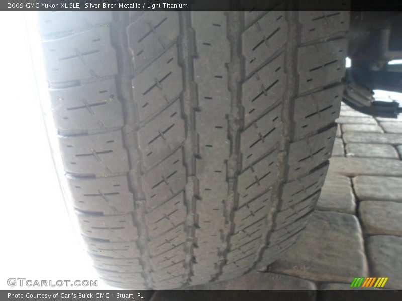 Silver Birch Metallic / Light Titanium 2009 GMC Yukon XL SLE