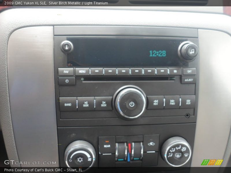 Silver Birch Metallic / Light Titanium 2009 GMC Yukon XL SLE