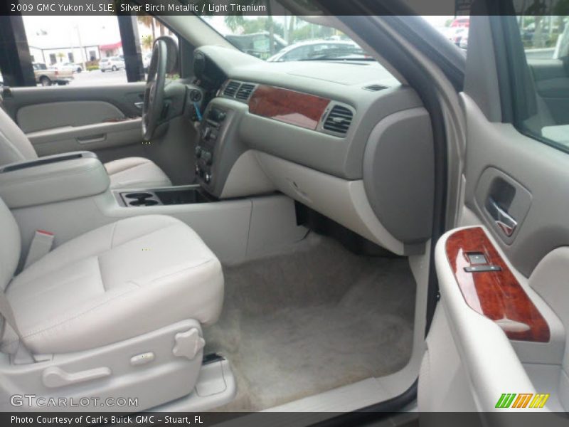 Silver Birch Metallic / Light Titanium 2009 GMC Yukon XL SLE