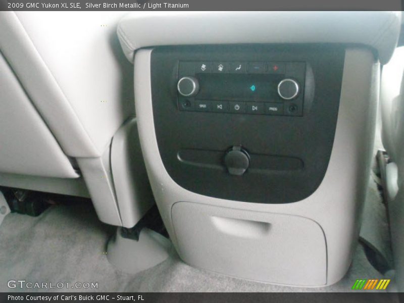 Silver Birch Metallic / Light Titanium 2009 GMC Yukon XL SLE