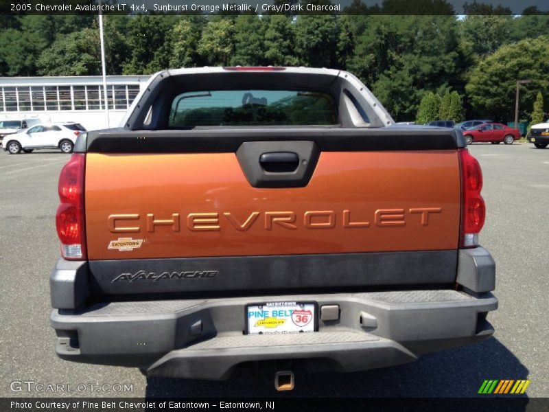 Sunburst Orange Metallic / Gray/Dark Charcoal 2005 Chevrolet Avalanche LT 4x4