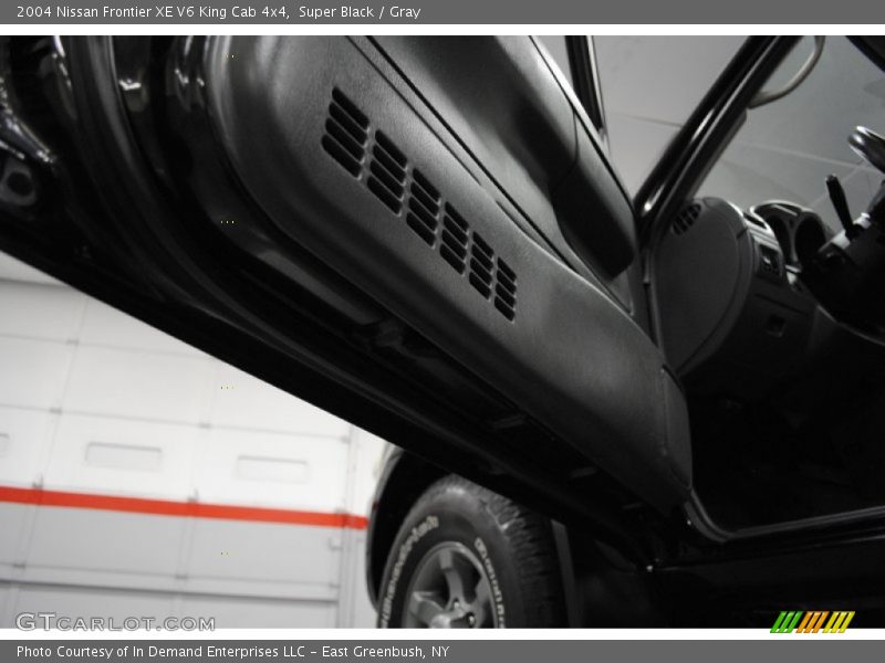 Super Black / Gray 2004 Nissan Frontier XE V6 King Cab 4x4