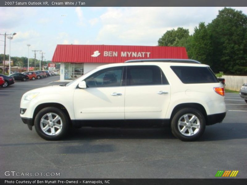 Cream White / Tan 2007 Saturn Outlook XR
