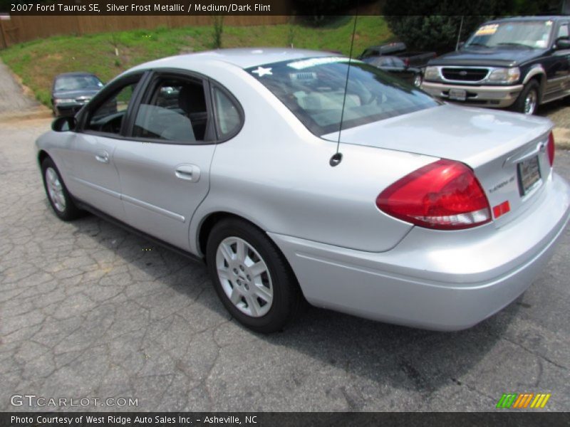 Silver Frost Metallic / Medium/Dark Flint 2007 Ford Taurus SE