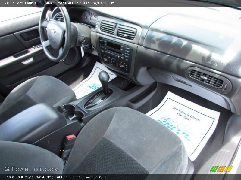 Silver Frost Metallic / Medium/Dark Flint 2007 Ford Taurus SE