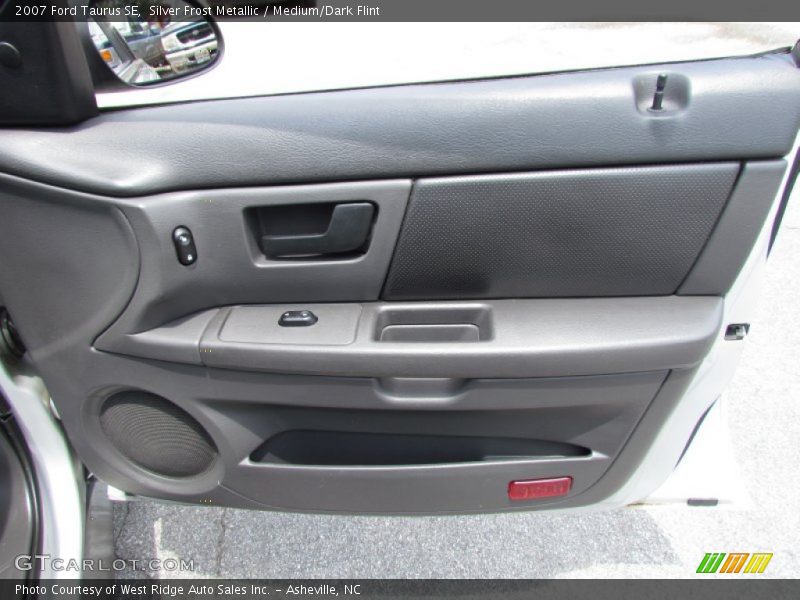 Silver Frost Metallic / Medium/Dark Flint 2007 Ford Taurus SE