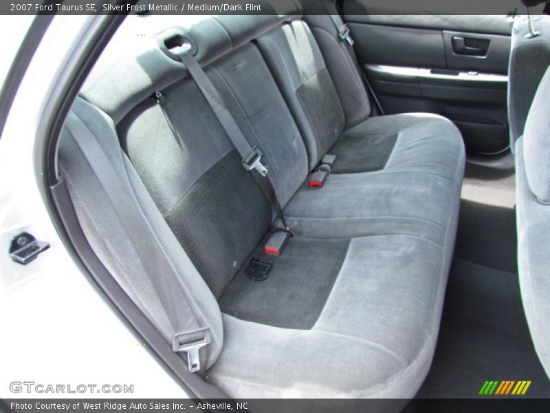 Silver Frost Metallic / Medium/Dark Flint 2007 Ford Taurus SE