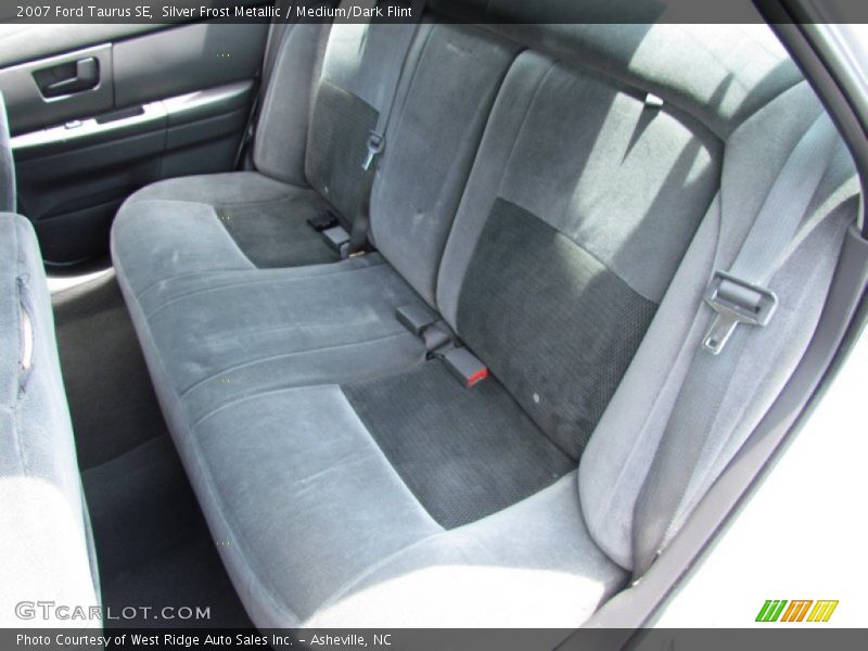 Silver Frost Metallic / Medium/Dark Flint 2007 Ford Taurus SE