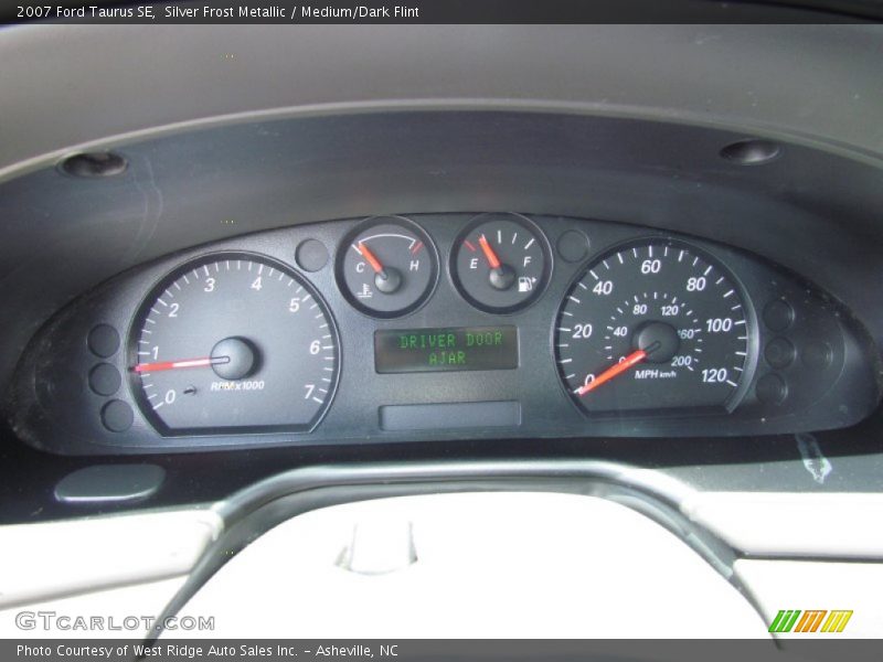 Silver Frost Metallic / Medium/Dark Flint 2007 Ford Taurus SE