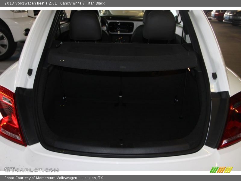 Candy White / Titan Black 2013 Volkswagen Beetle 2.5L