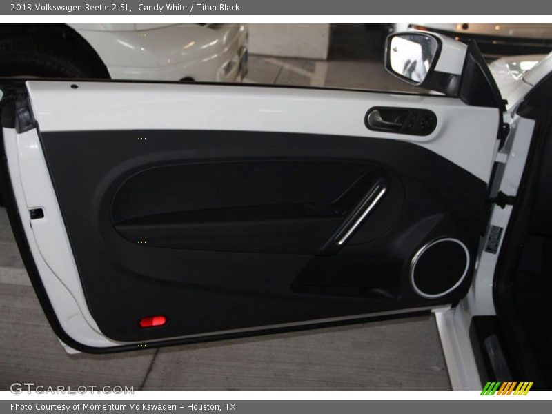 Candy White / Titan Black 2013 Volkswagen Beetle 2.5L
